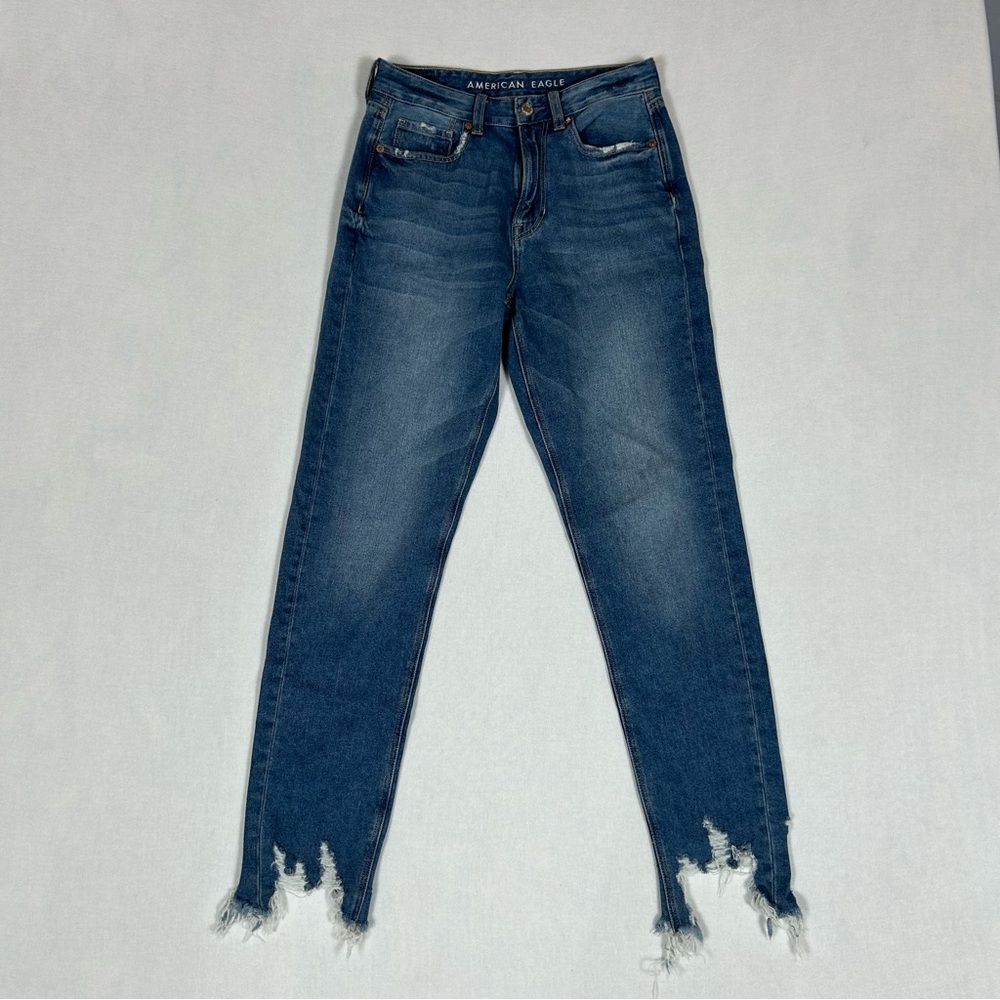 American Eagle Distressed Mom Jean Women’s 2 Long Tall Blue Devin Straight Leg